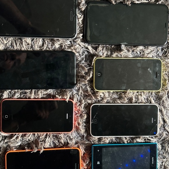 iPhones working - Picture 2 of 2